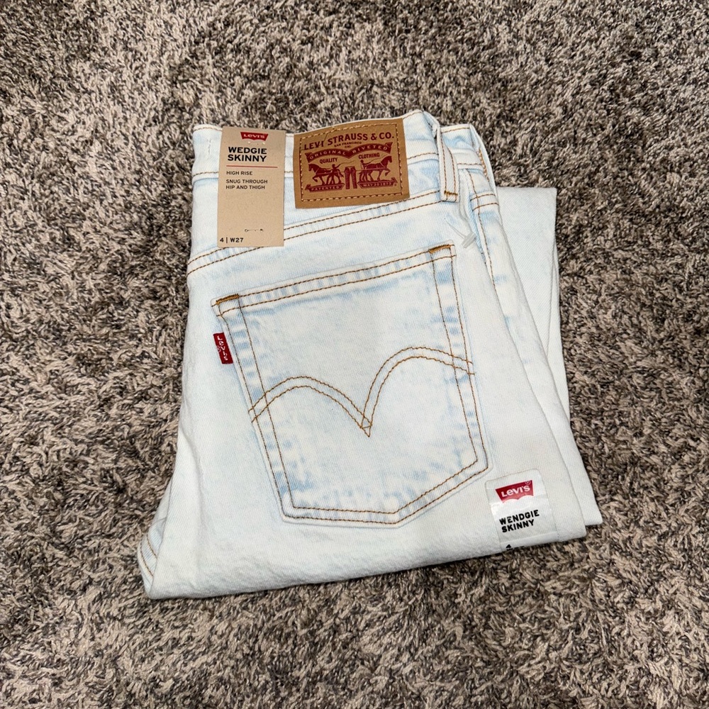 Levi’s wedgie skinny high rise jeans size 4/27